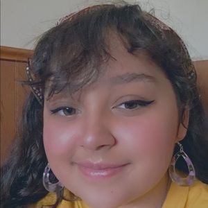 Meet your Posher, Isabel